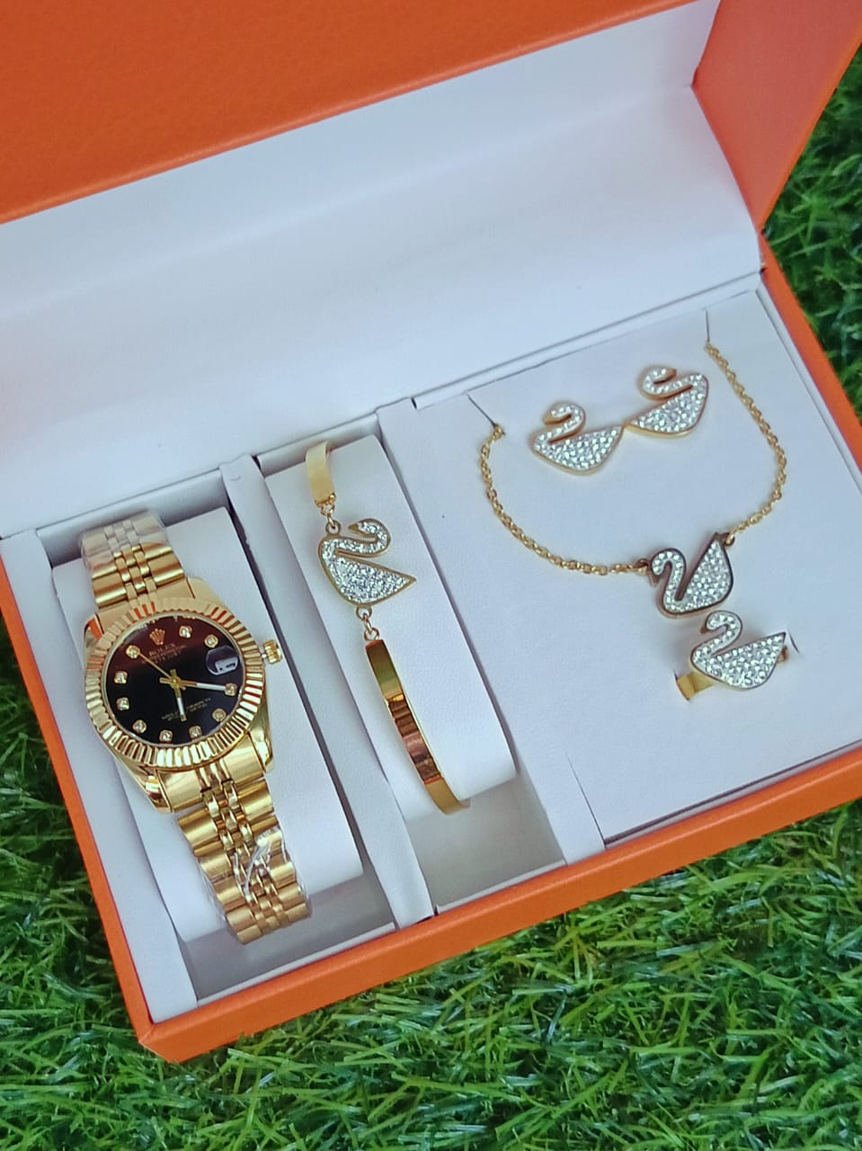 Lustre & Time Women Watch ©